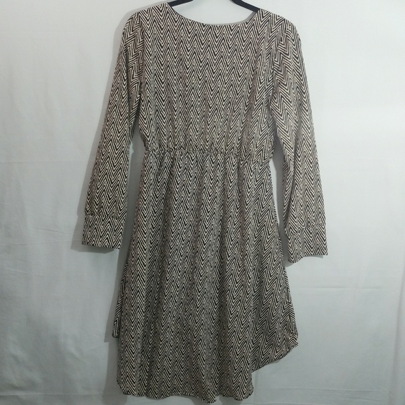 Reborn Long Sleeve Tunic Zigzag Dress - Picture 2 of 5